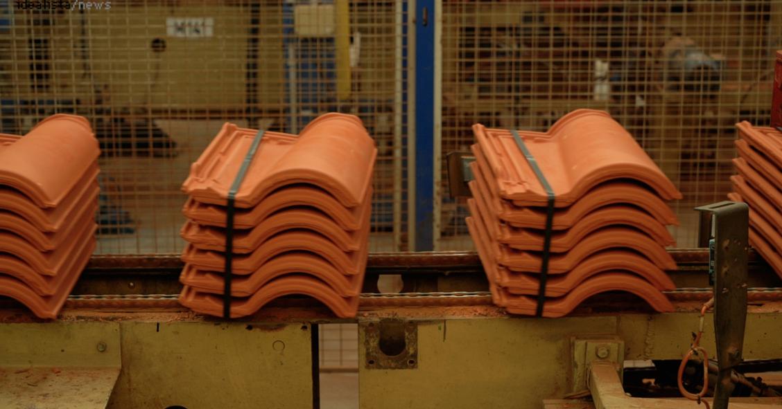 De la fábrica a tu casa: así se hacen las tejas que permiten ahorrar energía en el hogar