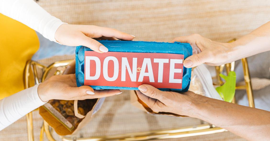 Si durante 2021 has hecho alguna donación, puedes deducir el 75% de los primeros 150 euros donados y el 30% del resto. 