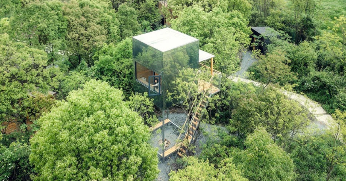 Unas divertidas casas prefabricadas perdidas en un bosque a las afueras la ciudad china de Wuhan