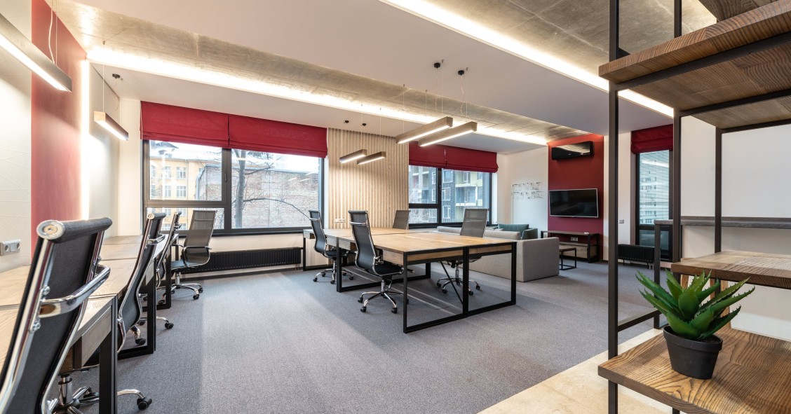 Las ventajas del suelo técnico: desde esconder cableado a su alta resistencia