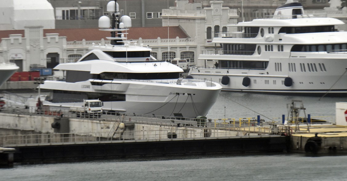 El megayate ruso ‘Valeria’, anclado en el Puerto de Barcelona