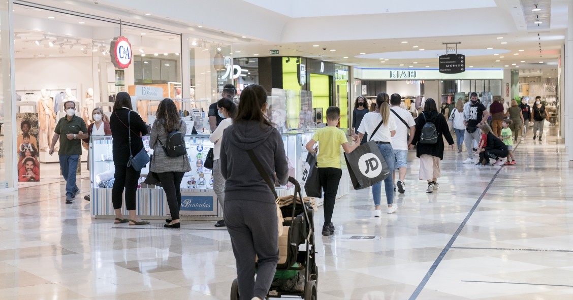 Aumentan las visitas a los centros comerciales y el gasto de los consumidores