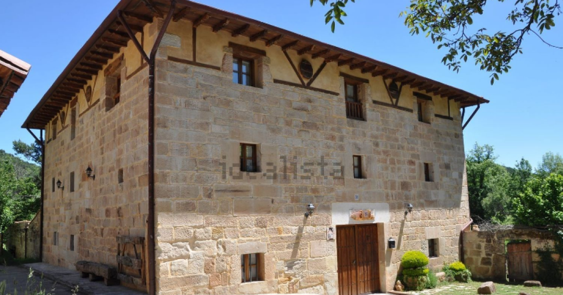A la venta una casa rural por 620.000 euros en Burgos