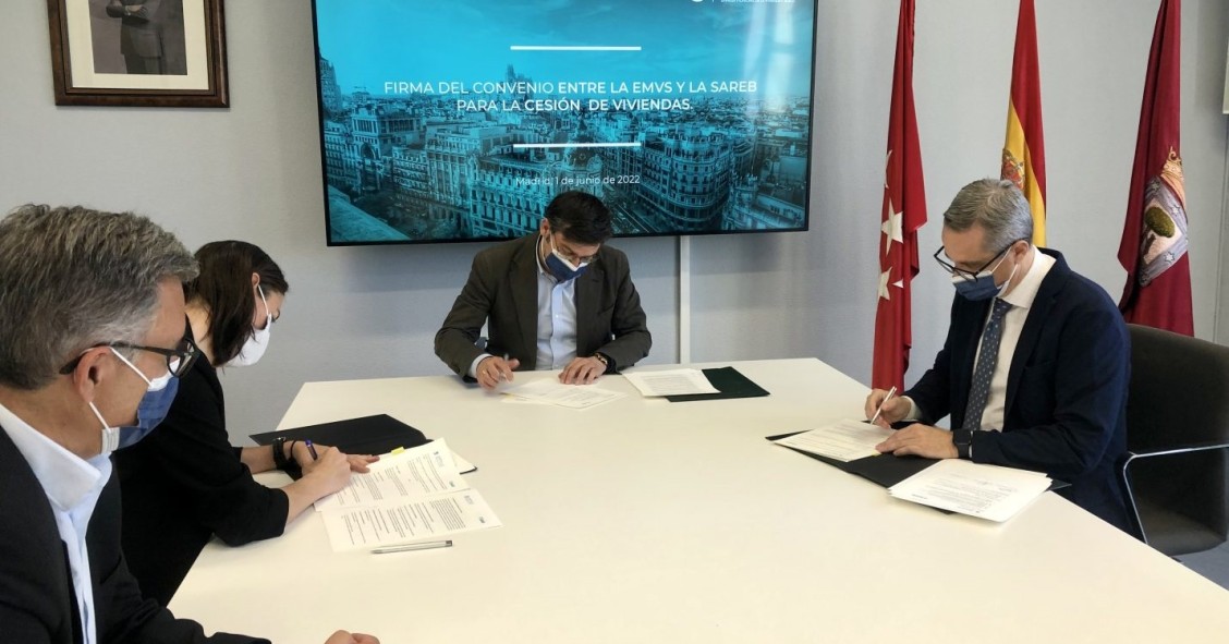 La EMVS firma un convenio con la Sareb para adquirir temporalmente 42 viviendas destinadas a alquileres asequibles