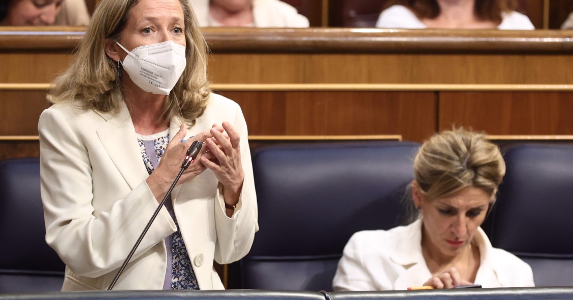 Calviño prevé un impacto "relativamente limitado" de la subida del euríbor en las hipotecas