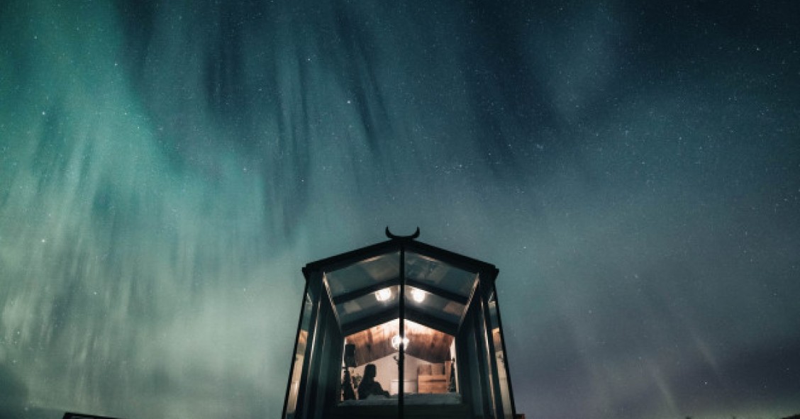 Una espectacular cabaña prefabricada en Islandia para disfrutar de la aurora boreal desde la cama