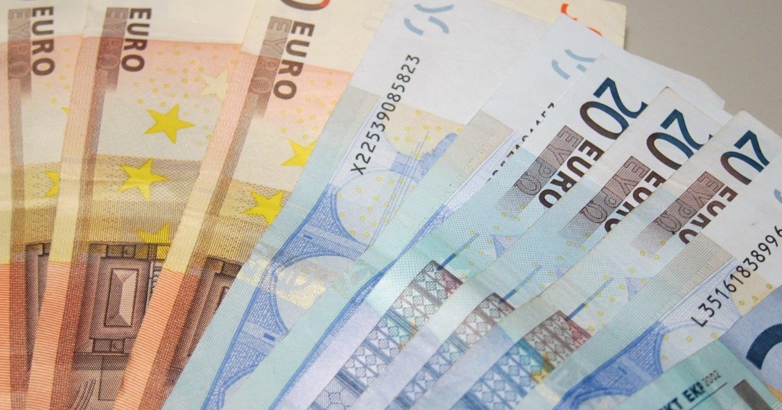 Los españoles 'ricos' cayeron un 6,7% en 2020, hasta los 11.113, según Hacienda