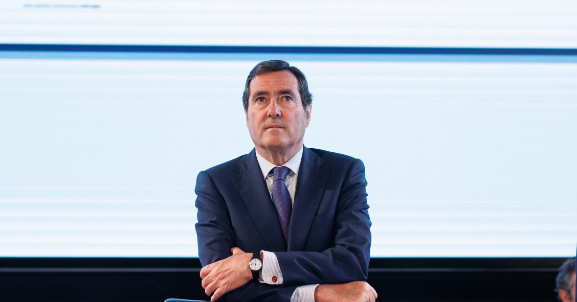 La patronal carga contra los nuevos impuestos a bancos y eléctricas
