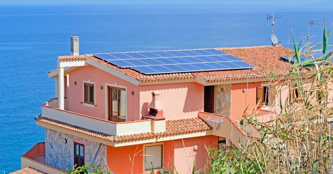 Autoconsumo y placas solares en casa: todo lo que necesitas saber