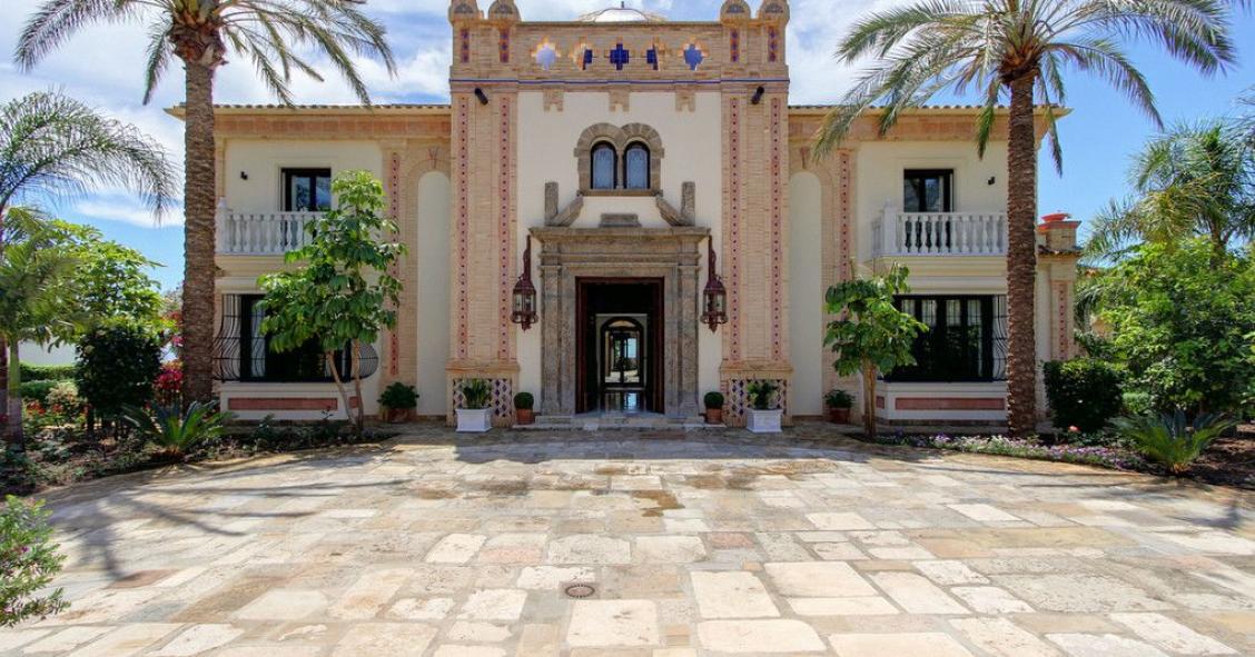 Palacio moderno a la venta