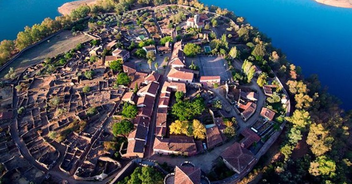 Un pueblo abandonado por error