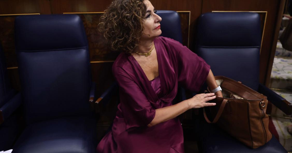 La ministra de Hacienda, María Jesús Montero, durante una sesión plenaria, en el Congreso 