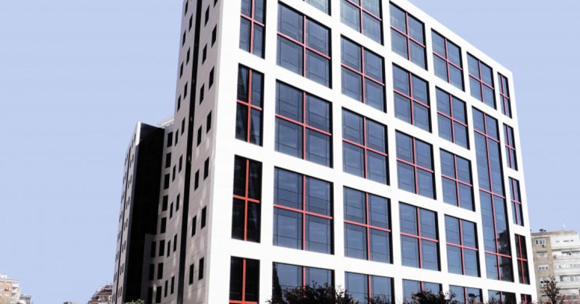 Llegan los primeros inquilinos al edificio Aqua, 'vecino' de las Torres Kio y a las puertas de Madrid Nuevo Norte