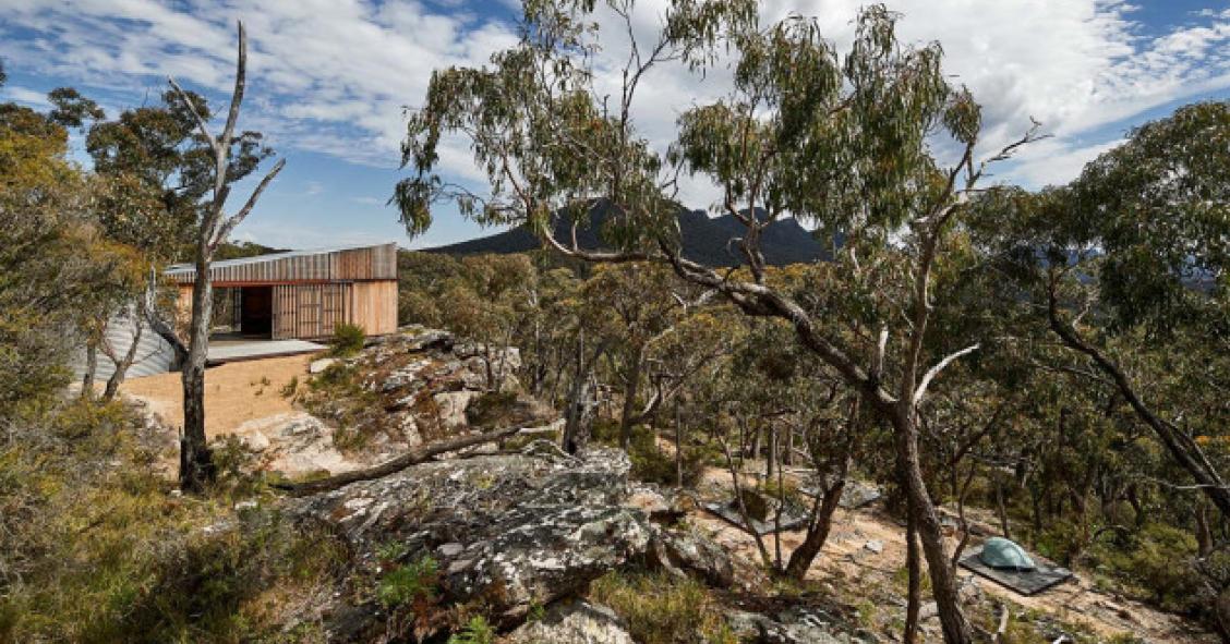 Unas cabañas de madera en Australia con un diseño minimalista y unas vistas espectaculares 