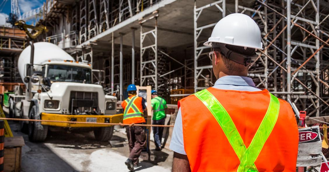 El paro en la construcción cae en casi 25.000 personas en lo que va de año