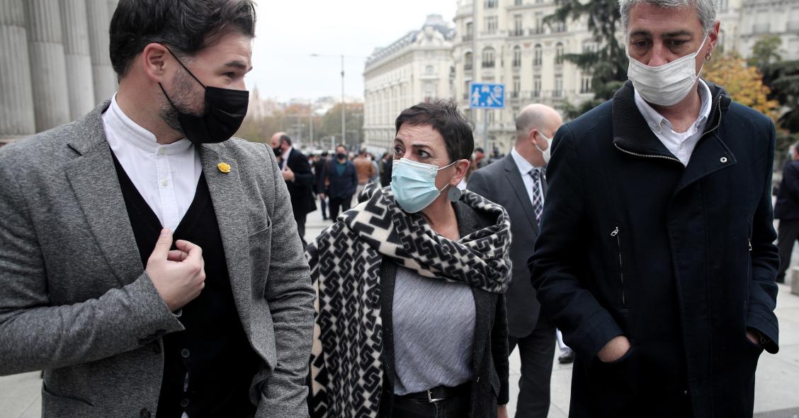 Archivo - (I-D) El portavoz de ERC en el Congreso, Gabriel Rufián; la portavoz de EH-Bildu en el Congreso, Mertxe Aizpurua; y el diputado de EH Bildu, Oskar Matute