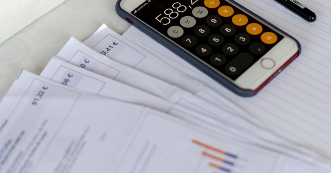 Archivo - Facturas de la luz