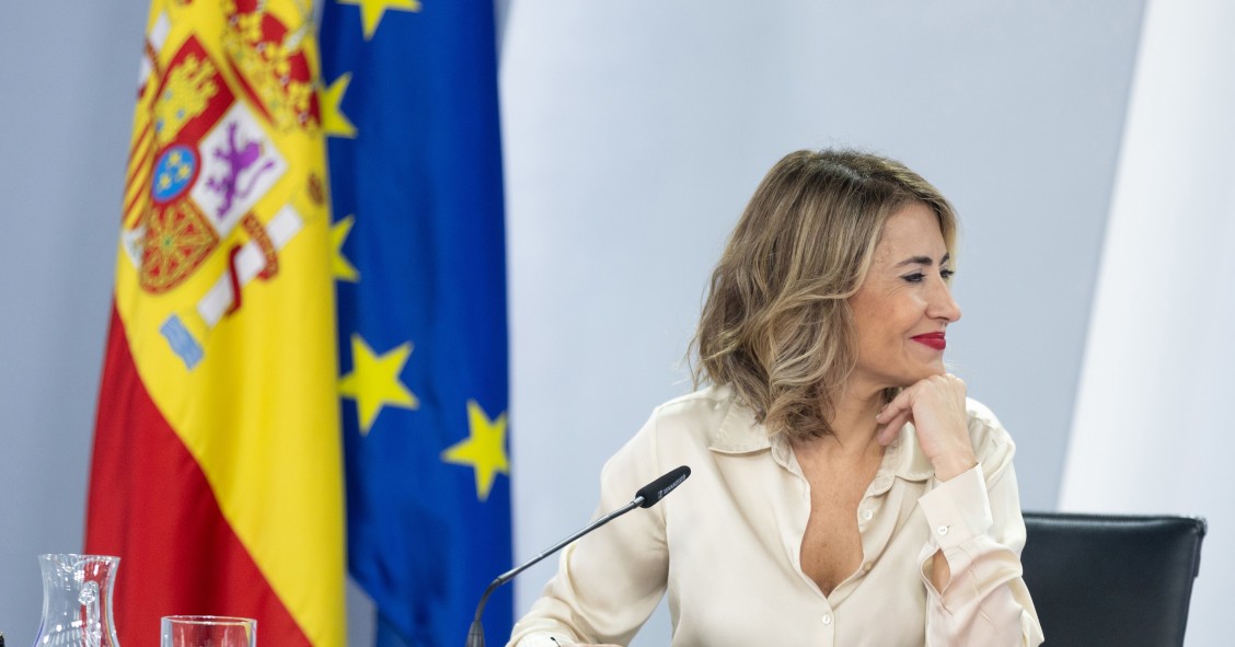 La ministra de Transportes, Movilidad y Agenda Urbana, Raquel Sánchez, en una rueda de prensa posterior a la reunión del Consejo de Ministros, en el Palacio de La Moncloa, a 25 de octubre de 2022, en Madrid (España). 