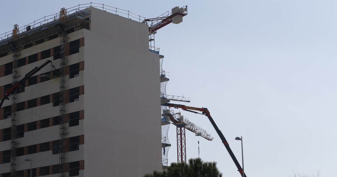 Archivo - Pisos en construcción, en una imagen de archivo