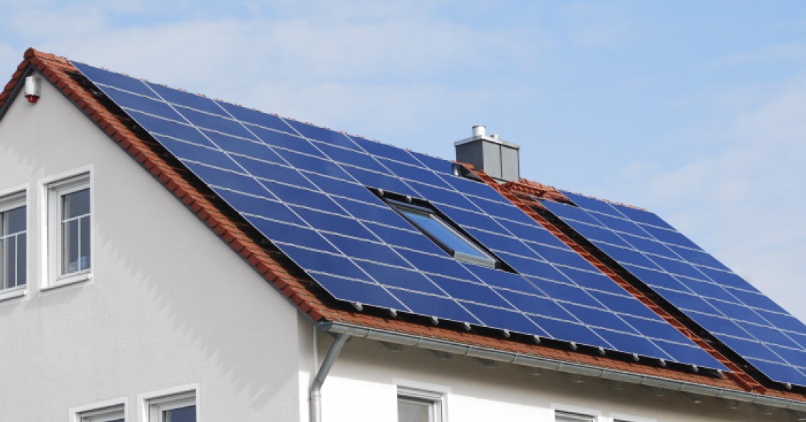 Paneles solares en una vivienda