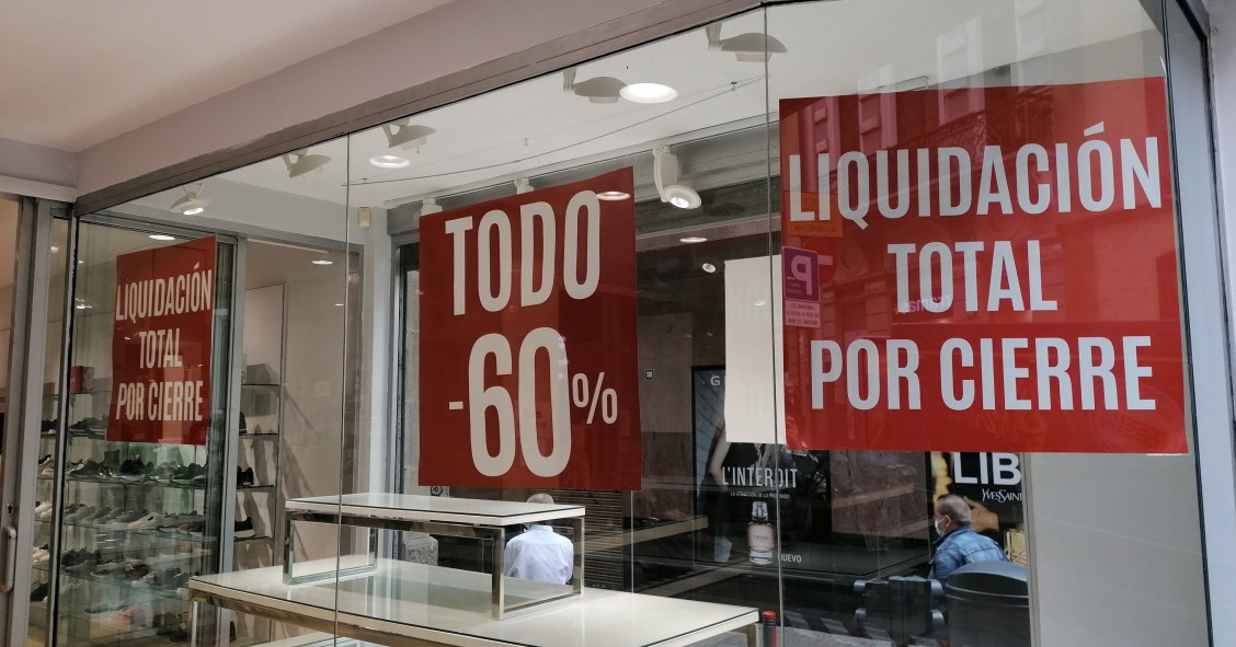 Archivo - Negocio en liquidación total por cierre.