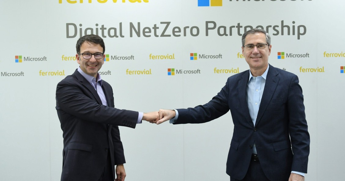 Archivo - Ignacio Madridejos, consejero delegado de Ferrovial, y Judson Althoff, vicepresidente ejecutivo y director comercial de Microsoft Corporation