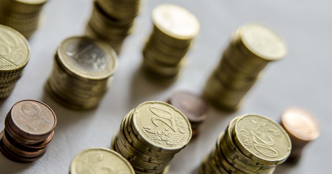 Archivo - Monedas, moneda, billete, billetes,euro ,euros, capital, efectivo, metálico, riqueza