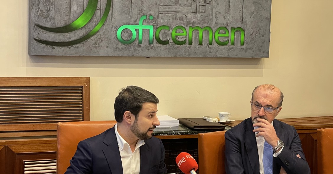 El presidente de Oficemen, José Manuel Cascajero, y su director general, Aniceto Zaragoza