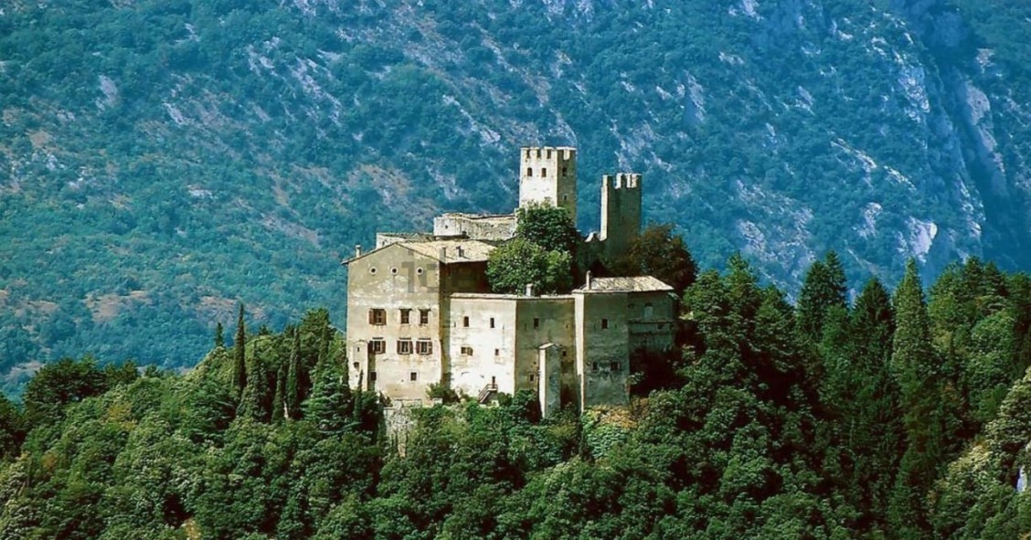 A la venta Castel Madruzzo , en Trento, Italia
