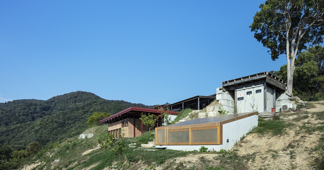 Vista de la construcción en la montaña