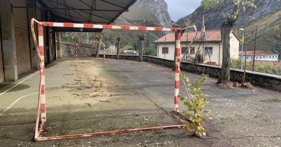 El antiguo colegio Carmelita de Santa Lucía de Gordon (León) en venta