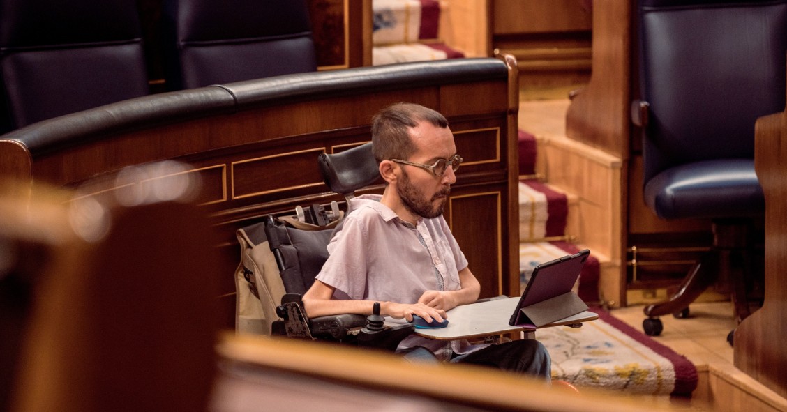 El portavoz de Unidas Podemos en el Congreso, Pablo Echenique, defendiendo la iniciativa 