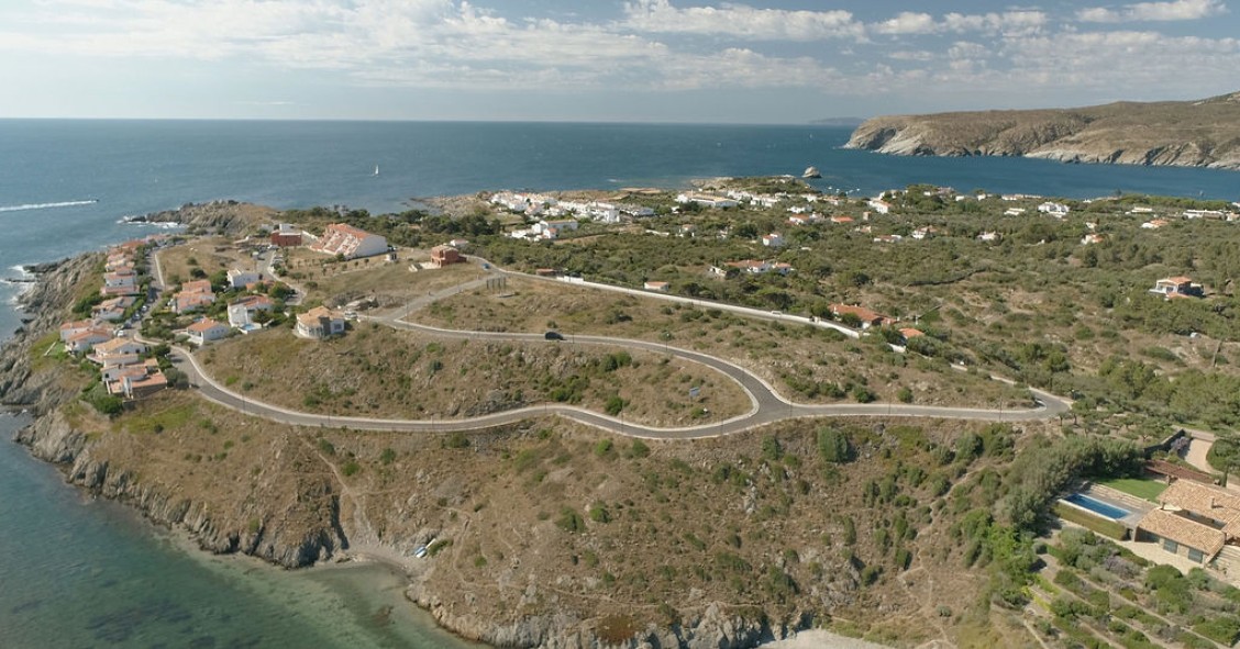 Diglo vende un suelo en Cadaqués 