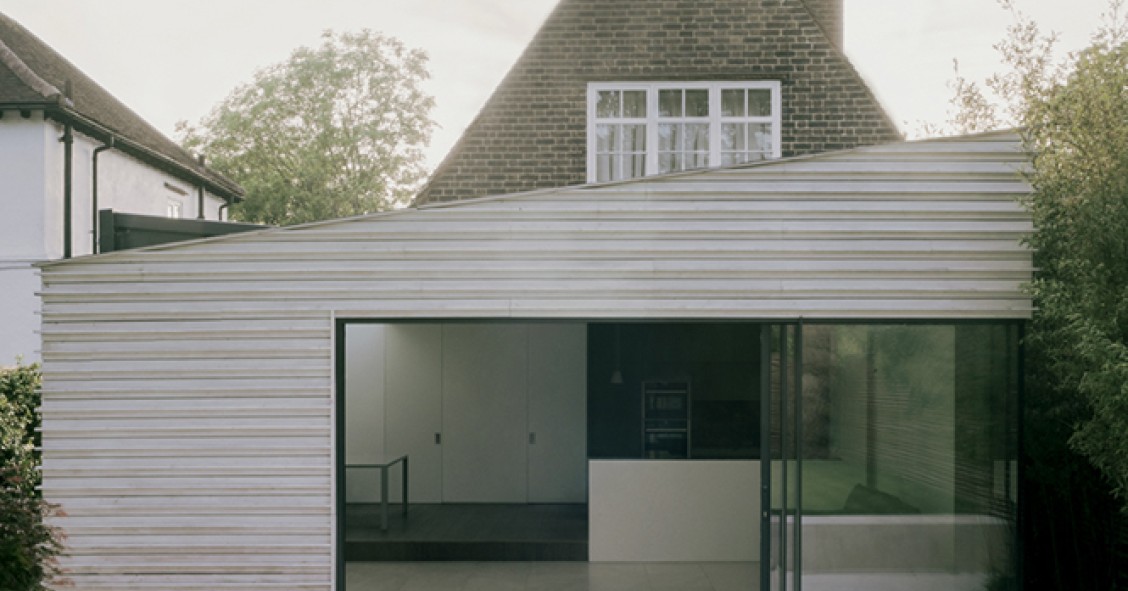 Parte trasera de la vivienda con jardín