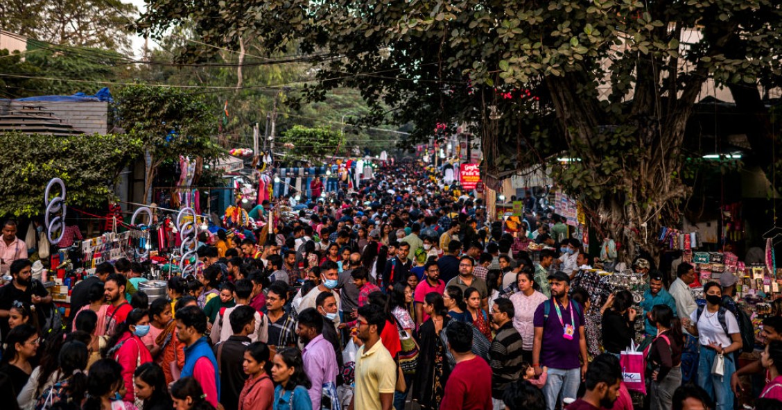 India adelanta a China como el país más poblado del planeta