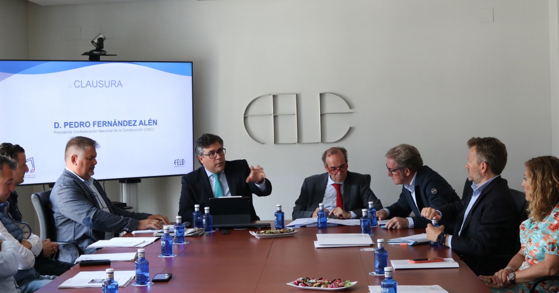 El presidente de la Confederación Nacional de la Construcción (CNC), Pedro Fernández Alén, participa en León en la clausura de la Asamblea General Anual de la Asociación Leonesa de Edificación y Obra Pública (Aleop)