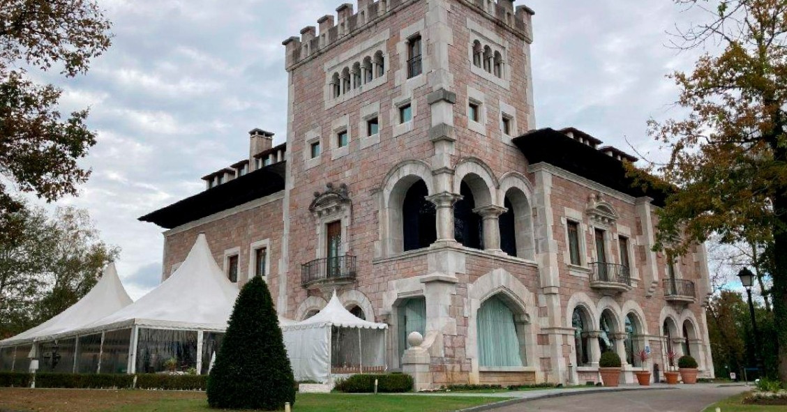 A la venta el Hotel Castillo del Bosque la Zoreda, un palacete del siglo XX, por 7 millones