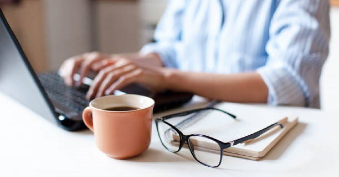 Archivo - Foto de recurso, oficina, trabajo, trabajador. 