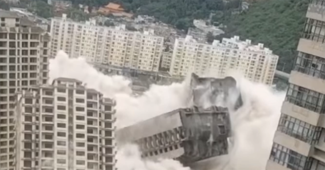 Demolición de 15 edificios chinos