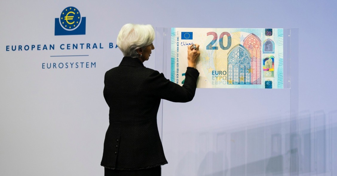 Archivo - Christine Lagarde en la ceremonia de firma de billetes de euro