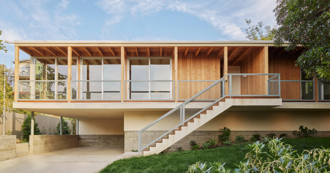 Fachada principal de la Silver Lake Tree House, diseñada por el equipo And And And Studio