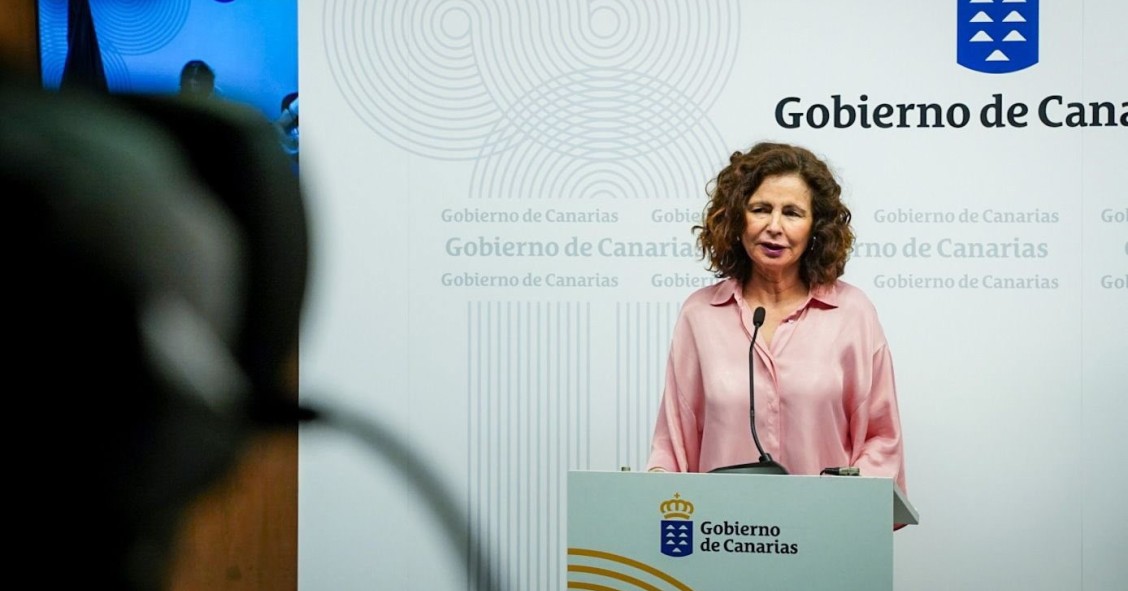 La consejera de Hacienda del Gobierno de Canarias, Matilde Asián, en rueda de prensa