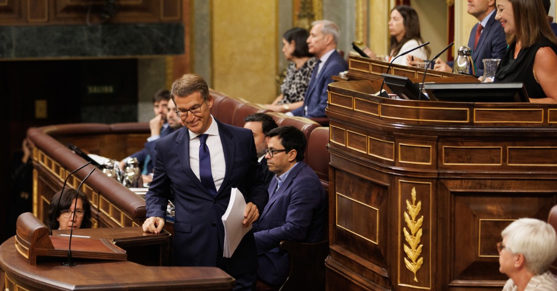 El líder del PP y candidato a la Presidencia del Gobierno, Alberto Núñez Feijóo, durante la primera sesión del debate de investidura del líder del PP, en el Congreso de los Diputados, a 26 de septiembre de 2023, en Madrid (España). 