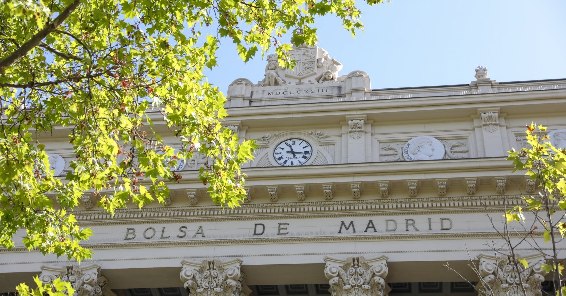 Archivo - Exterior del Palacio de la Bolsa, a 30 de agosto de 2022, en Madrid (España).