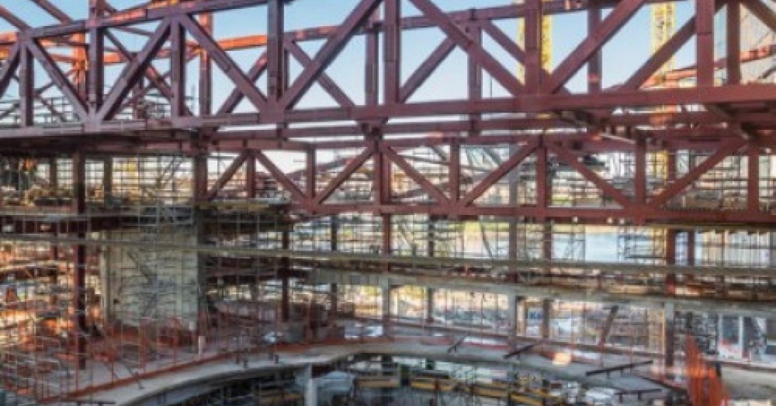 Interior de la torre durante la construcción