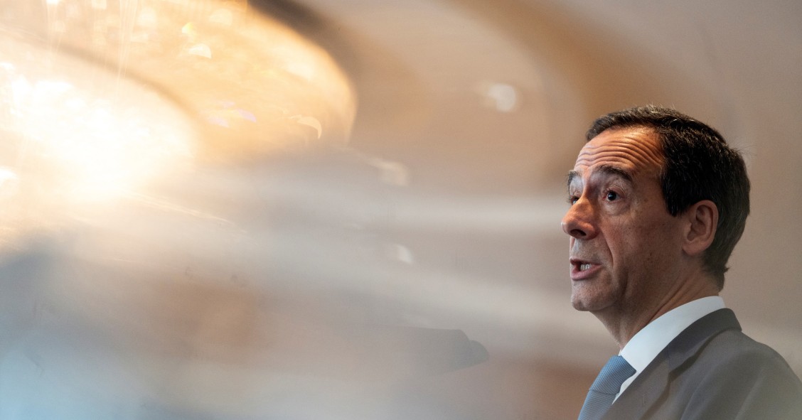 El consejero delegado de CaixaBank, Gonzalo Gortázar, durante un almuerzo-coloquio, en el hotel The Westin Valencia, a 25 de octubre de 2023, en Valencia, Comunidad Valenciana (España).