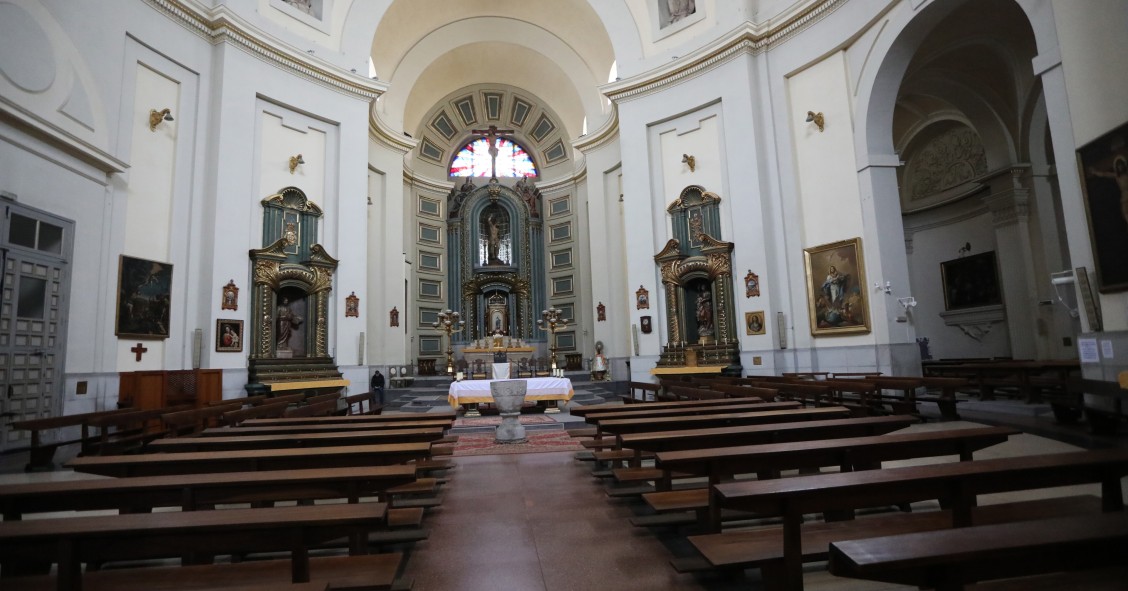 Archivo - Interior de una Iglesia en Madrid.