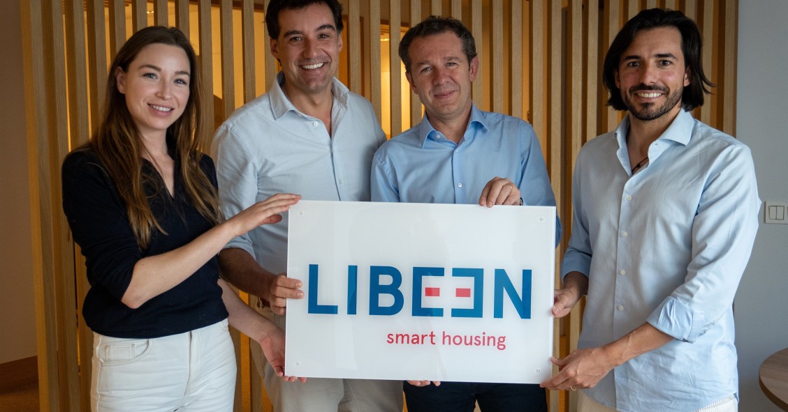 Juan Velayos (ex-CEO de Neinor Homes) se incorpora a Libeen al frente de las inversiones. En la foto aparece con los fundadores de la compañía, José Manuel Cartes y Sofía Iturbe.