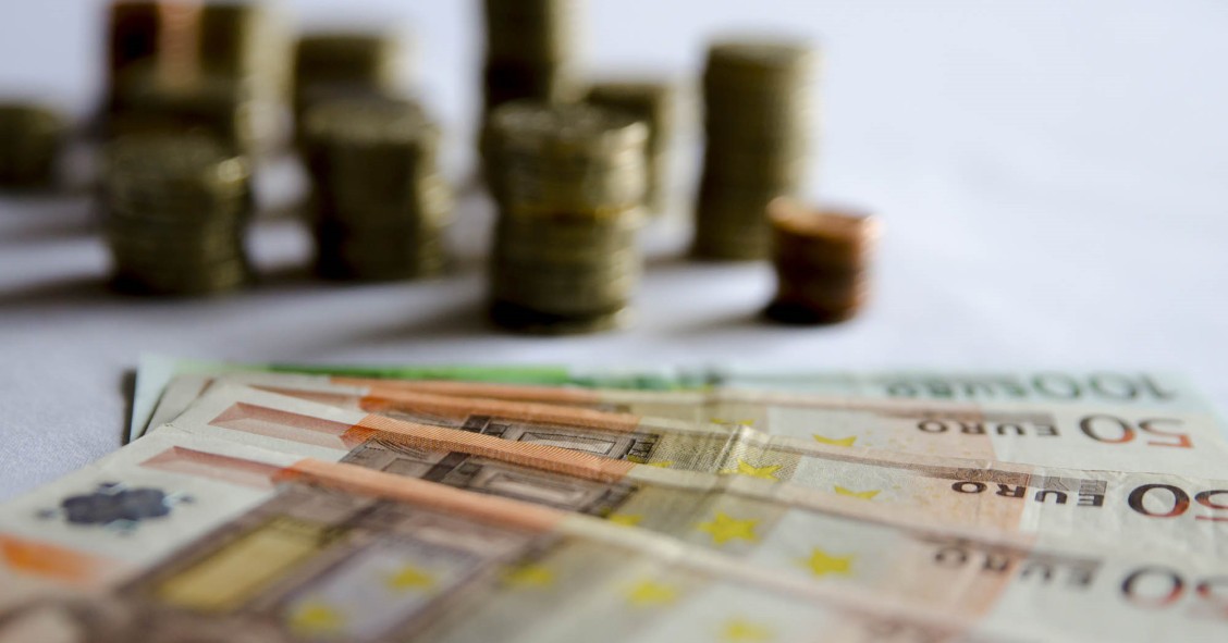 Archivo - Monedas, moneda, billete, billetes,euro ,euros, capital, efectivo, metálico, riqueza