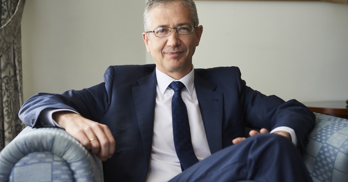 Archivo - El Gobernador del Banco de España, Pablo Hernández de Cos, durante la segunda jornada del curso de la APIE de la Universidad Internacional Menéndez Pelayo (UIMP), en el Palacio de la Magdalena, a 23 de junio de 2023, en Santander, Cantabria (Esp